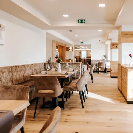Berger Hotel *